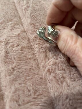 HUG ring